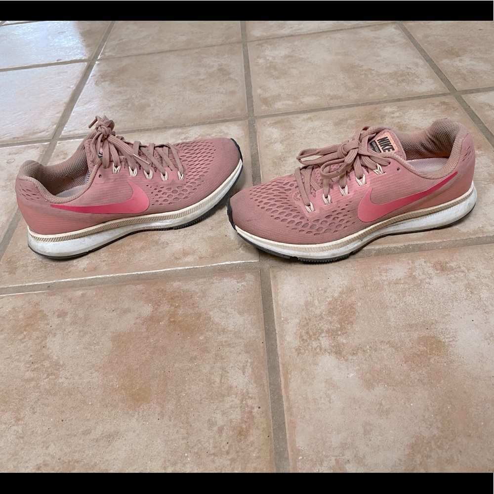 Nike Zoom Pegasus 34 Women's 7.5 Running Shoe